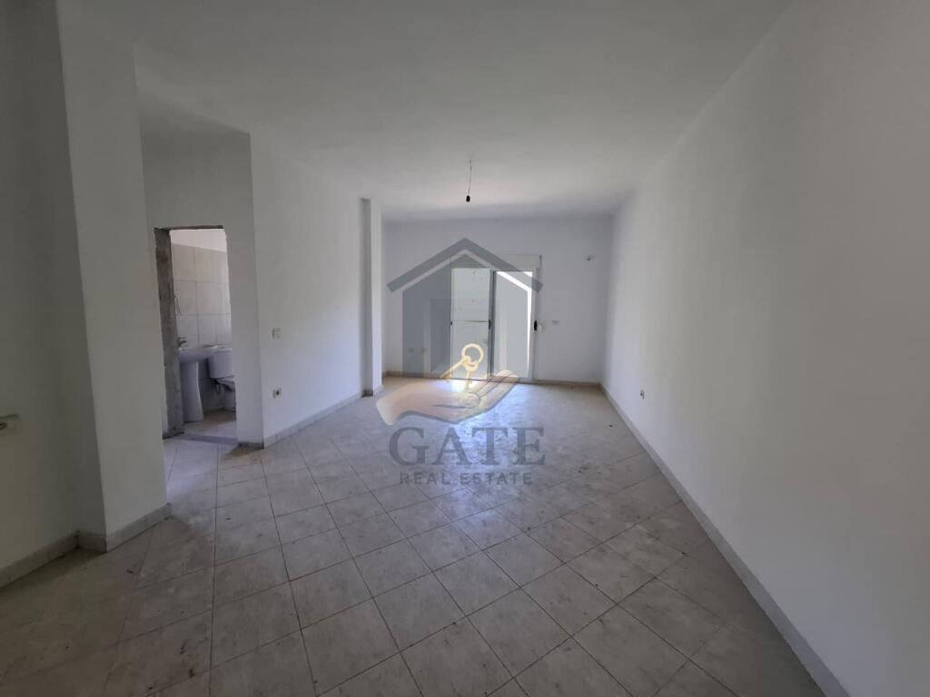 Shitet, Apartament 1+1 Shkembi i Kavajes, Durres