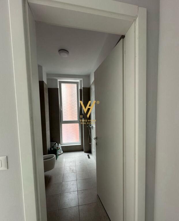 OFFICE 122 M2 FOR RENT TRAIN STATION 1,300 EURO