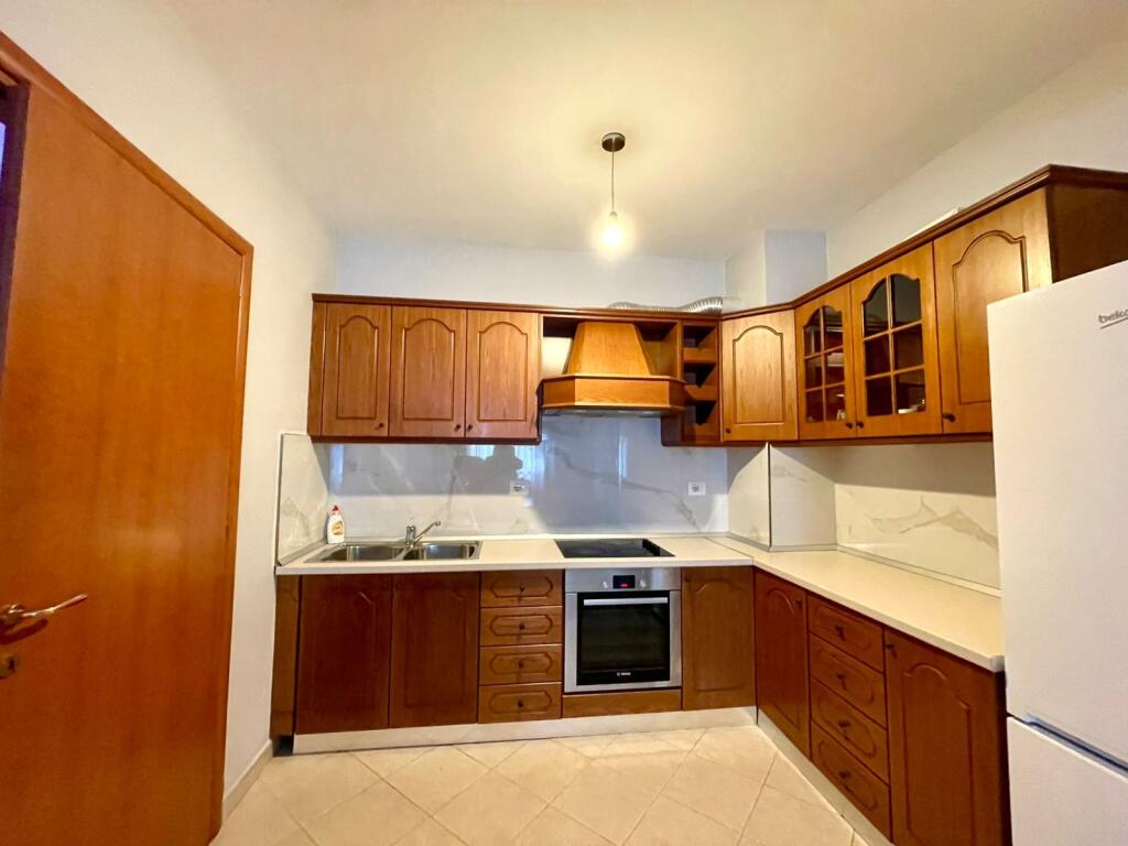 Apartament 2+1 per qera te Komuna E Parisit