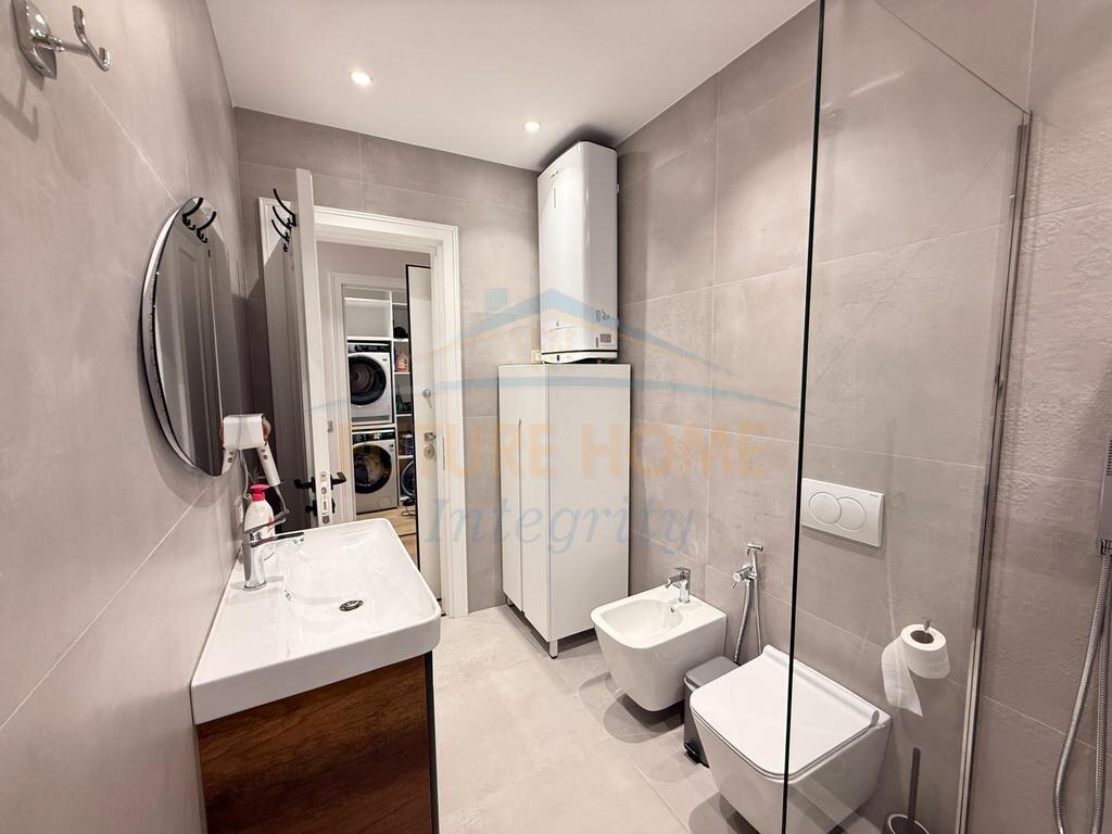 Shitet, Apartament 2+1+2+Depo, Rruga e Elbasanit, Tiranë.