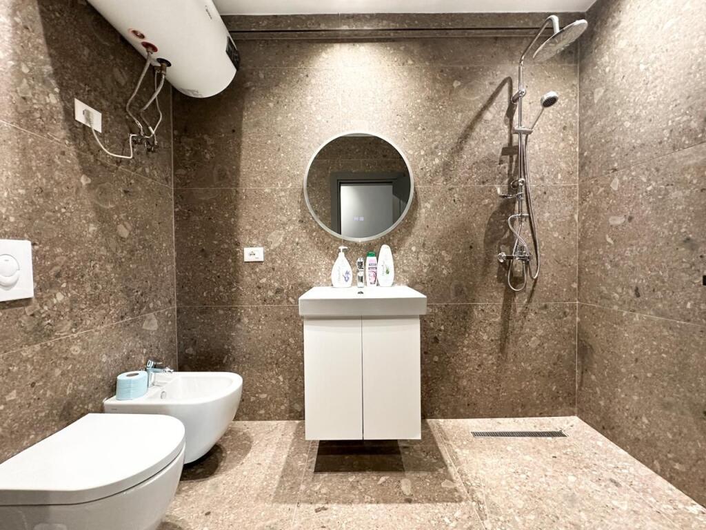 Appartamento 2+1 con veranda in vendita a Farkë