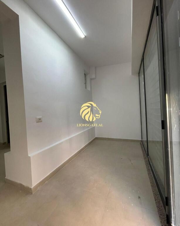 🏢 AMBIENTE BIZNESI ME QIRA – ZONA SIRI KODRA