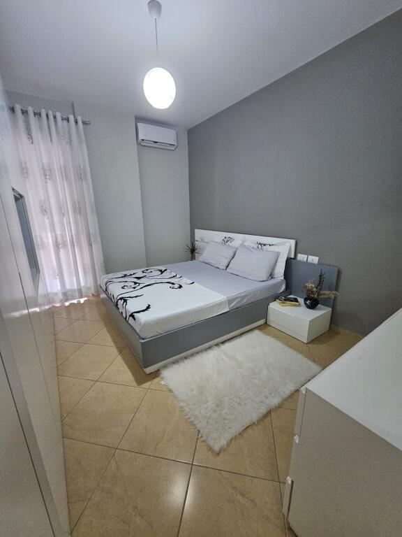 Apartament 1+1 me Qera Afatgjate - ne fillim te Lungomares, Vlore