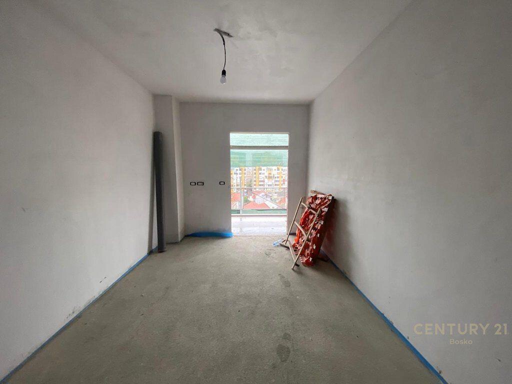 APPARTAMENTO 3+1+2 + VERANDA + PARCHEGGIO VICINO ALL'IPOTECA IN VENDITA!