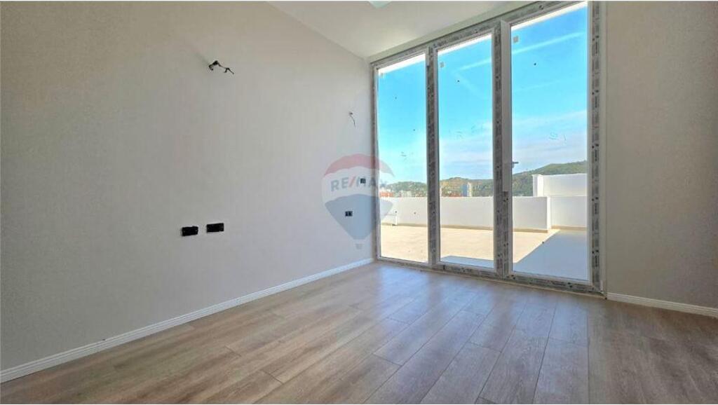 Penthouse Luksoze në Shitje – Lungomare, Vlorë