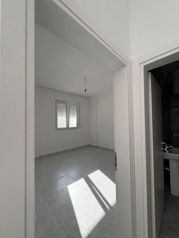 Shiten 3 super apartamente te investuara te shkembi kavajes