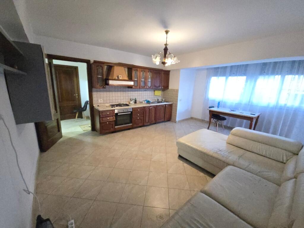 JEPET ME QERA APARTAMENT 2+1 PRANE STADIUMIT DURRES