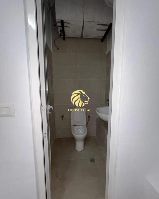 🏢 AMBIENTE BIZNESI ME QIRA – ZONA SIRI KODRA