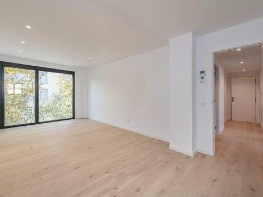 Office for Rent on Kavaja Street (ID BZ2765) Tirana