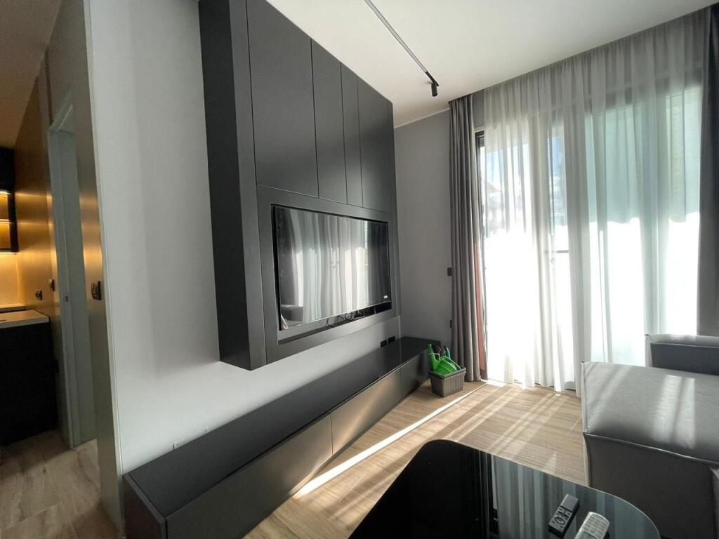 Apartament 2+1 me Qera Afatgjate - Lungomare, Vlore