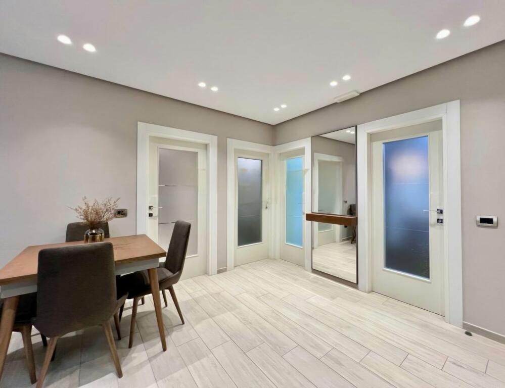 Apartament 2+1 per qera ,Posta Qendrore/Sheshi Skenderbej!