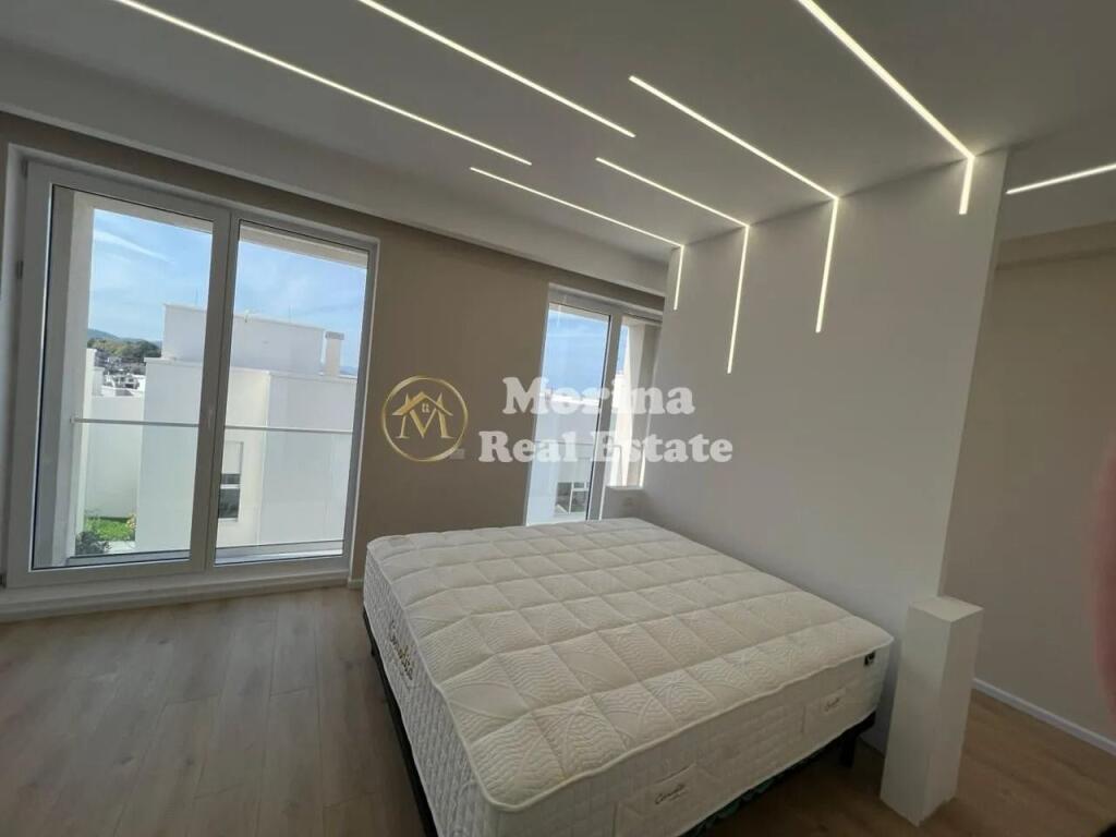 Qera | Vilë 4 + 1 | Farkë | 1200 €/muaj