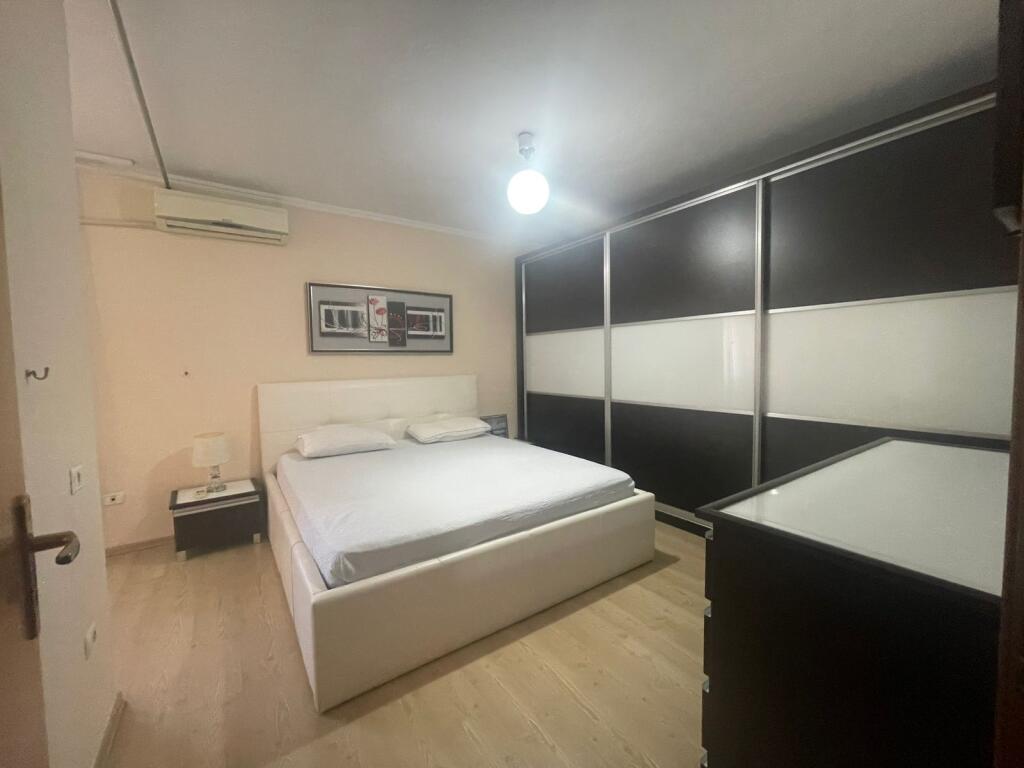 🏢Selvia, Via Isa Boletini, appartamento arredato 2+1 in affitto. 75.000 Leke      