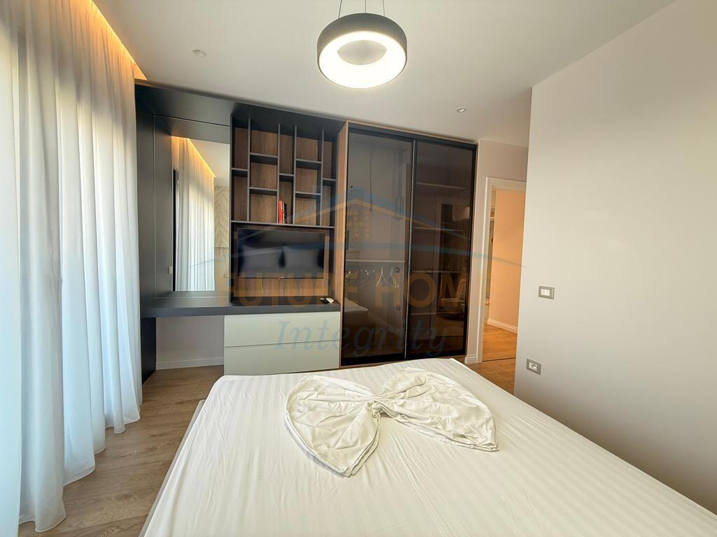 Shitet, Apartament 2+1+2+Depo, Rruga e Elbasanit, Tiranë.