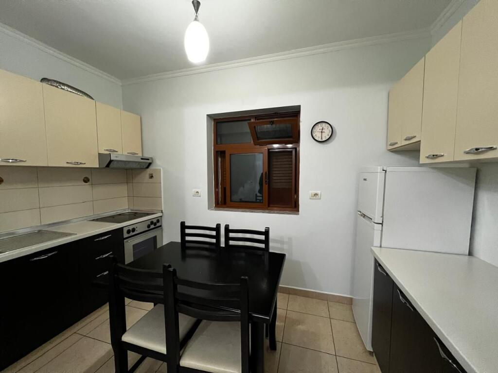 Apartament 1+1 me Qera Afatgjate - Rruga e Dibres, sheshi Medresese Tirane