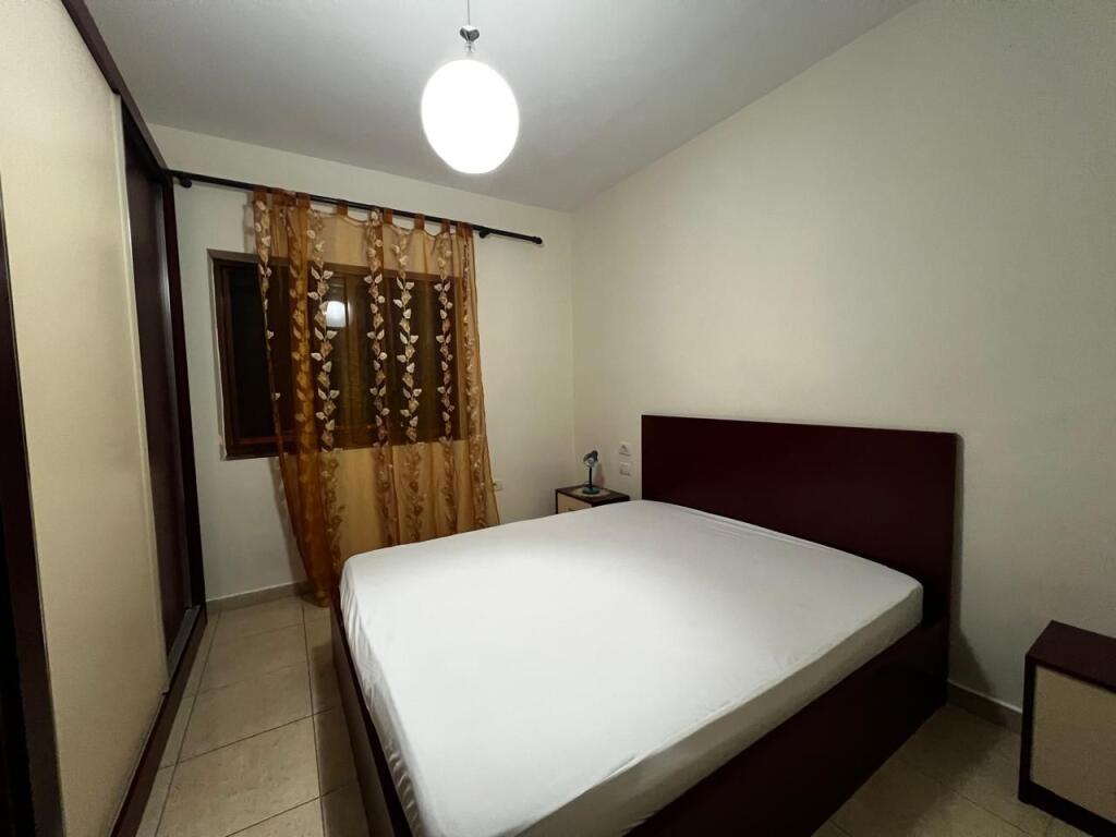 Apartament 1+1 me Qera Afatgjate - Rruga e Dibres, sheshi Medresese Tirane