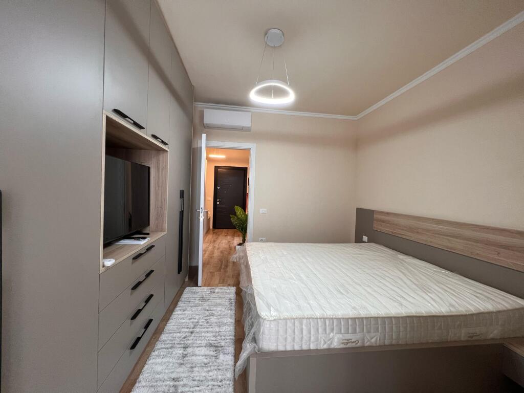 Jepet me qira Apartament 1+1 me Post Parkimi - Liqeni Thate