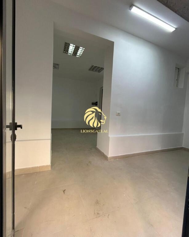 🏢 AMBIENTE BIZNESI ME QIRA – ZONA SIRI KODRA