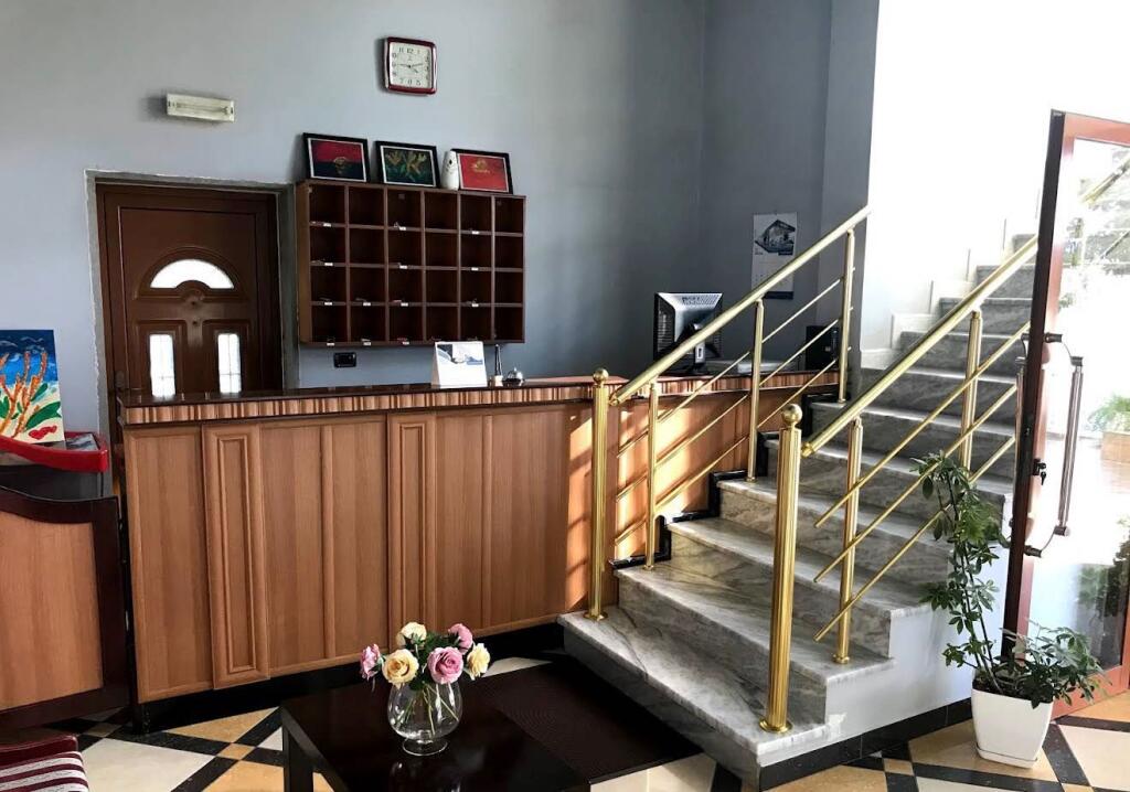 HOTEL ME QERA 950 M2 FIER 3000 EURO