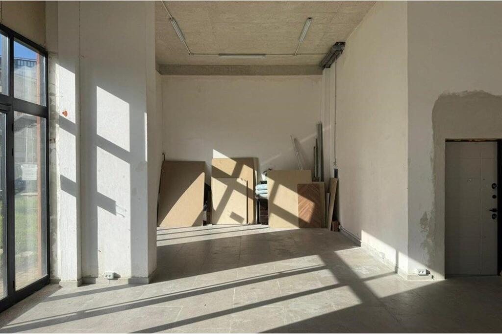 AMBIENT BIZNESI PER QIRA NE LAPRAKE