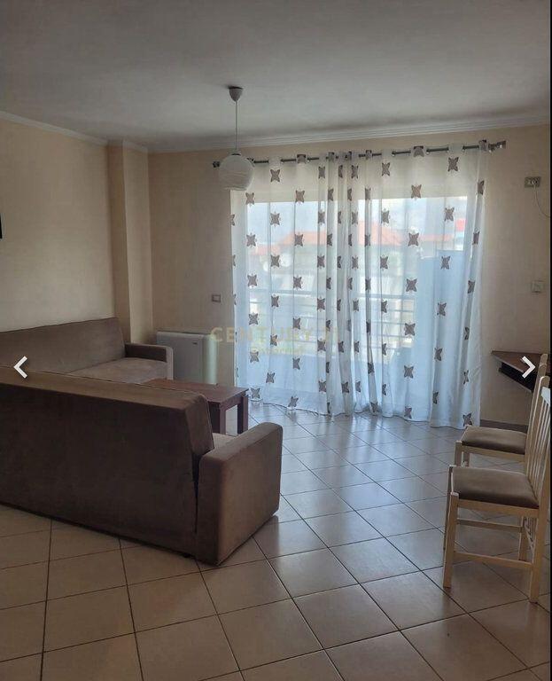 Apartament 1+1 per Shitje tek Komuna e Parisit