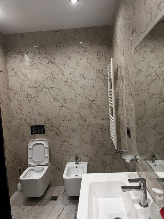 ✨ZYRË ME QIRA E MOBILUAR - RRUGA XHANFIZE KEKO✨