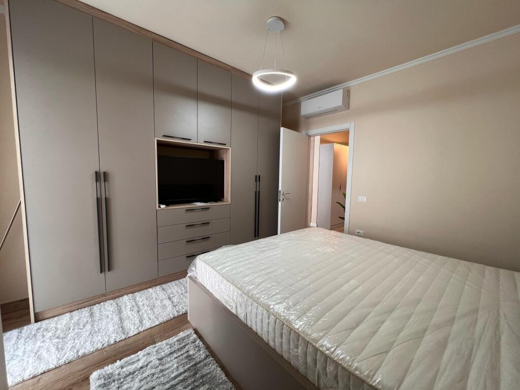 Jepet me qira Apartament 1+1 me Post Parkimi - Liqeni Thate