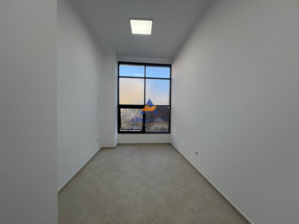 OFFICE FOR RENT 26M2 "IN THE CENTER" 45000 LEKE