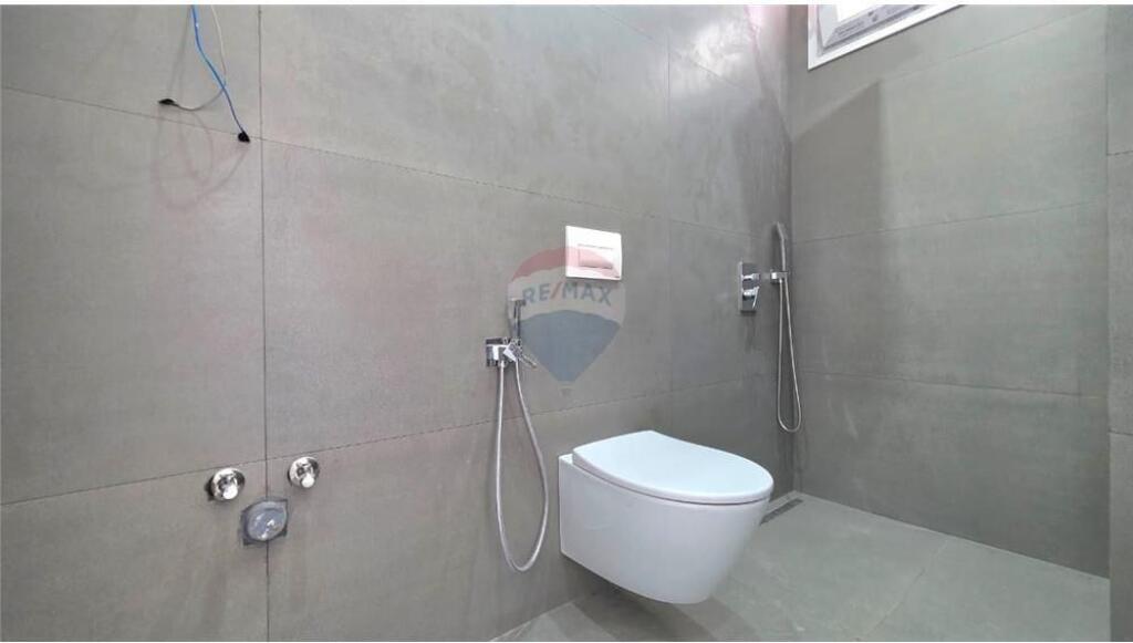 Penthouse Luksoze në Shitje – Lungomare, Vlorë