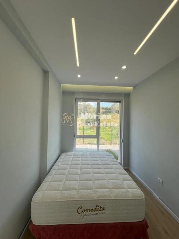 Qera | Vilë 4 + 1 | Farkë | 1200 €/muaj