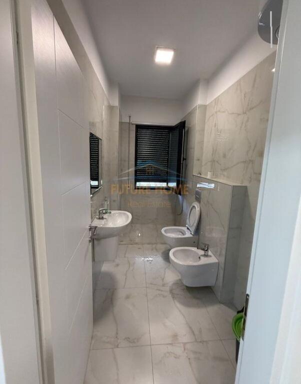 SHITET APARTAMENT 1+1+POST PARKIMI PAZARI I RI, RRUGA QEMAL STAFA