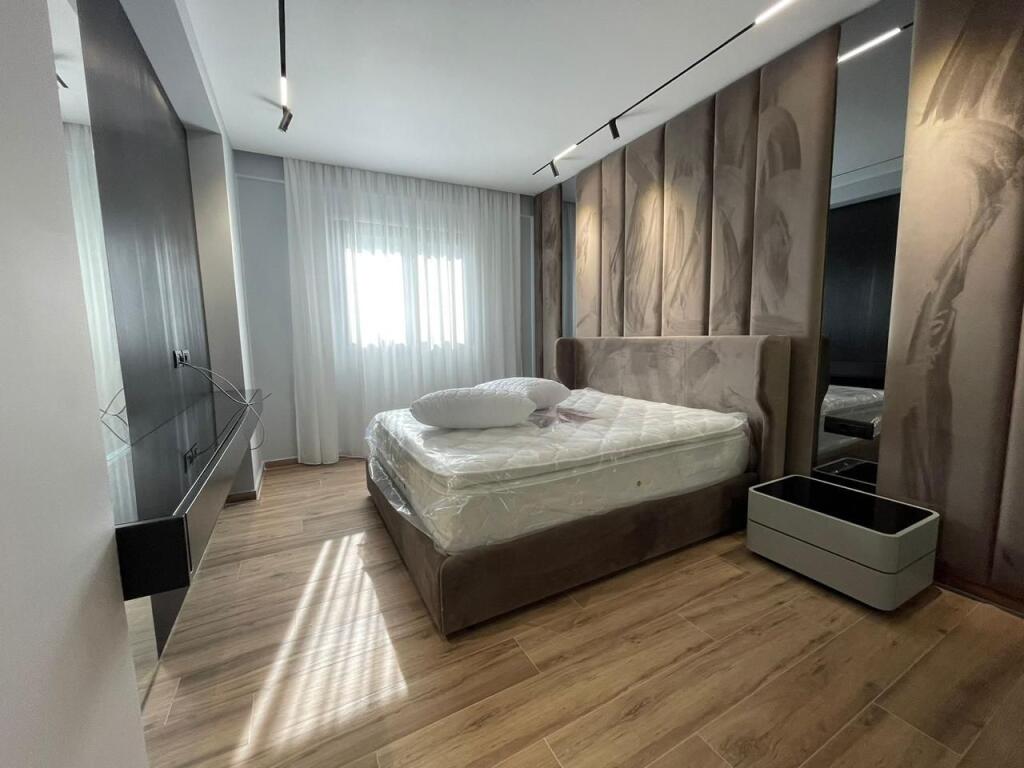 Apartament 2+1 me Qera Afatgjate - Lungomare, Vlore