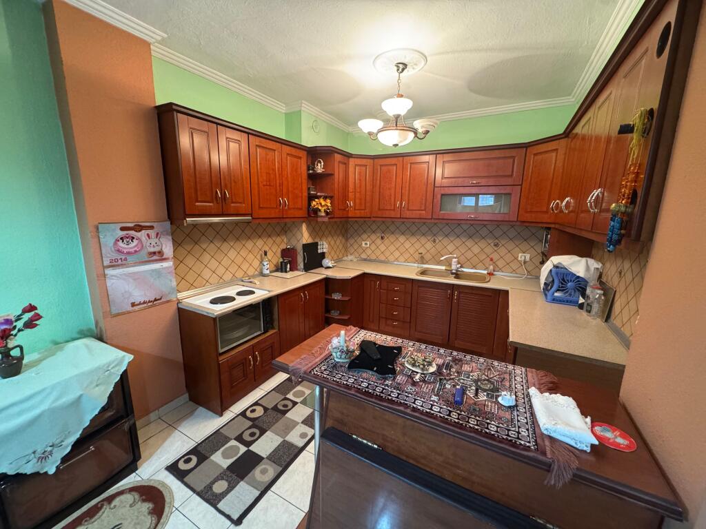 Apartment 2+1 for sale – Neighborhood 10, near the Road Transport Directorate, Korçë