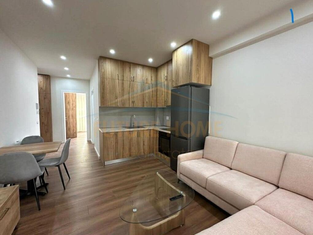 Apartament 1+1+Post Parkimi, per Qera, Pazari i Ri, Tirane