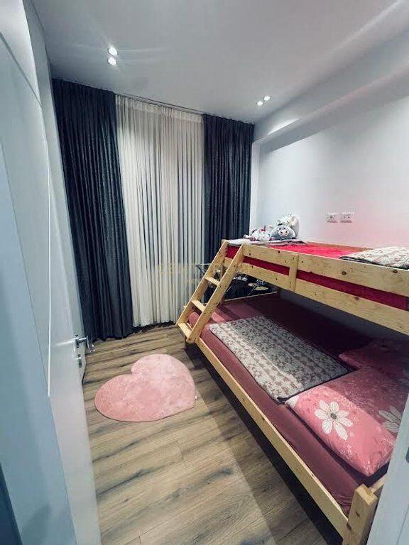 Shitet Apartament 3+1 + Post Parkimi – tek Rezidenca Kodra e Diellit 2. Okazion!!
