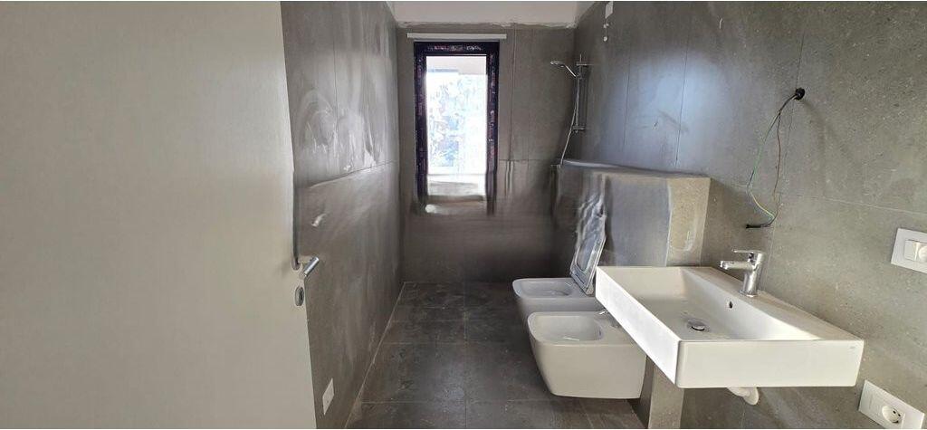 Jepet apartament 2+1 me qera tek Komuna e Parisit! 700 € /Muaj