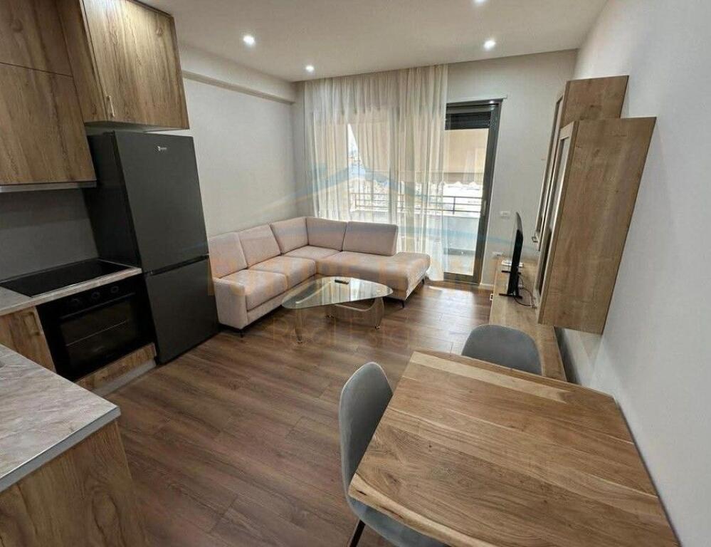 Qera, Apartament 1+1 + Post Parkimi , Pazari i Ri