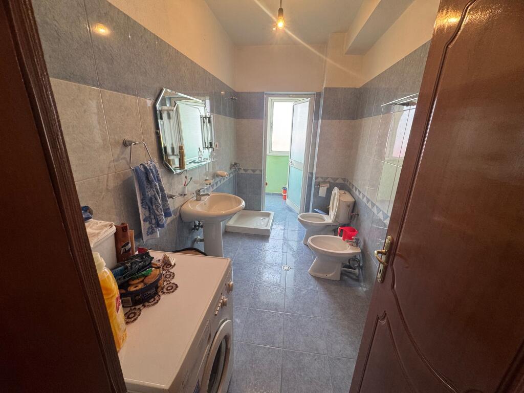 Apartment 2+1 for sale – Neighborhood 10, near the Road Transport Directorate, Korçë