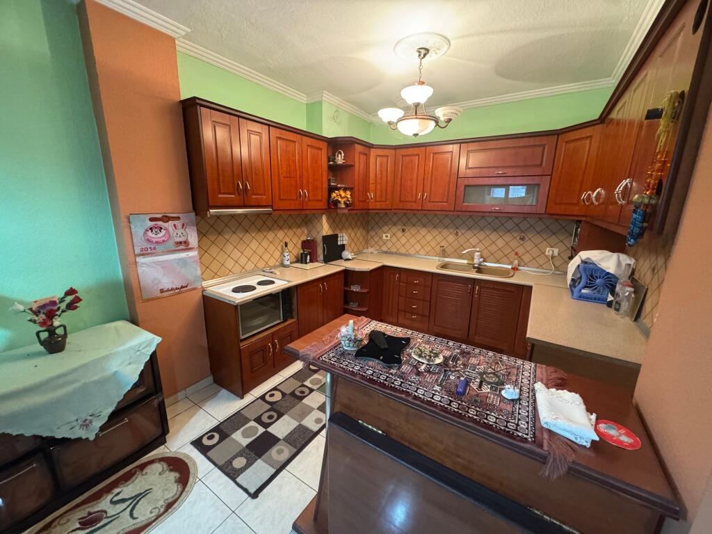 Apartment 2+1 for sale – Neighborhood 10, near the Road Transport Directorate, Korçë