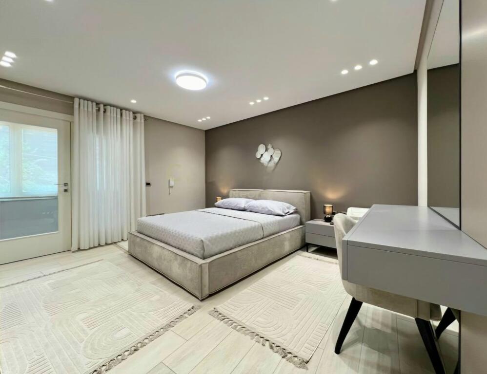 Apartament 2+1 per qera ,Posta Qendrore/Sheshi Skenderbej!