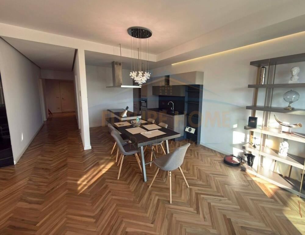 SHITET 2+1 I KONVERTUAR NE 1+1+POST TEK AMBASADOR 3 , AIR ALBANIA