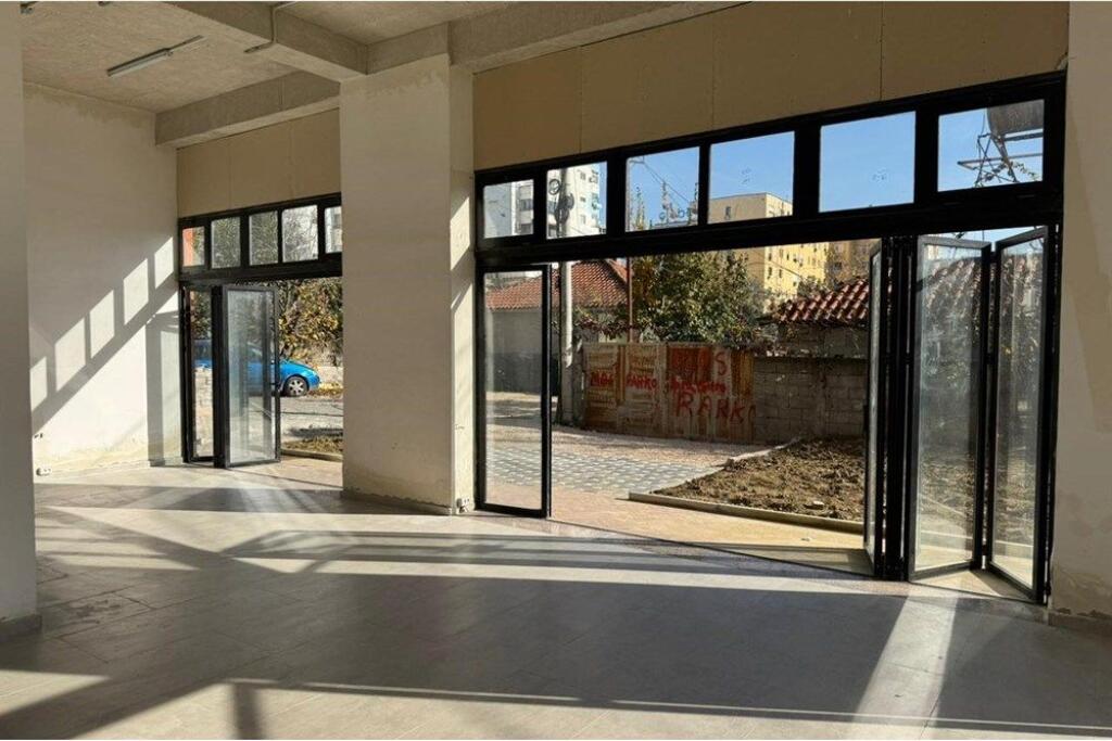 AMBIENT BIZNESI PER QIRA NE LAPRAKE