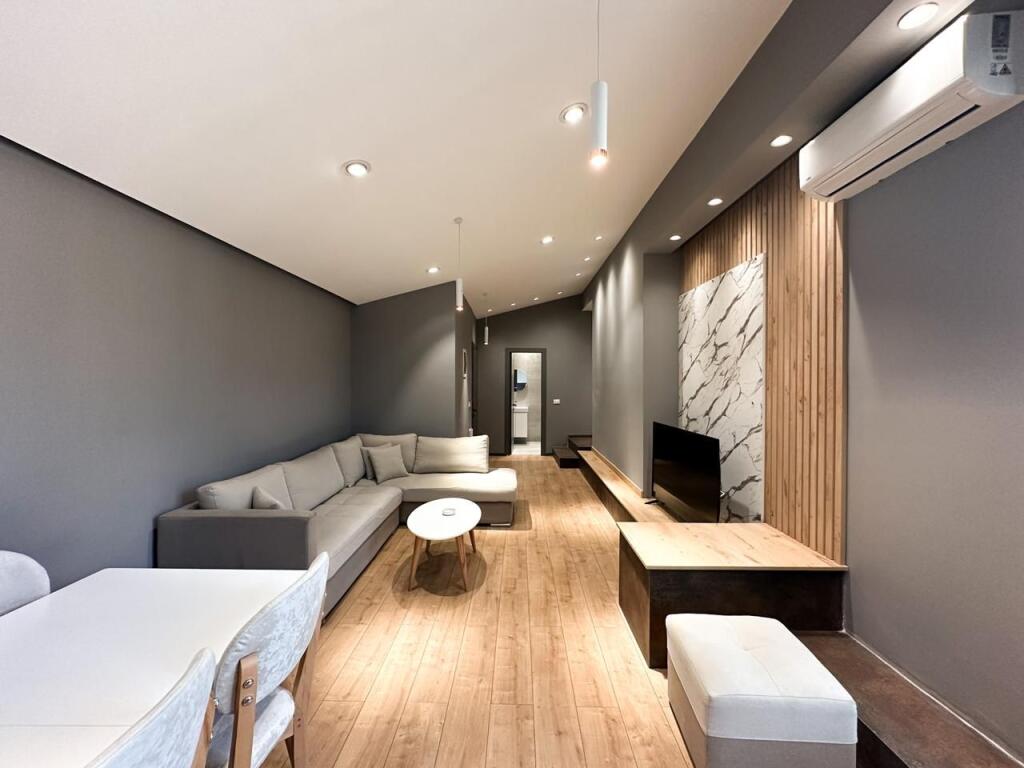 Appartamento 2+1 con veranda in vendita a Farkë