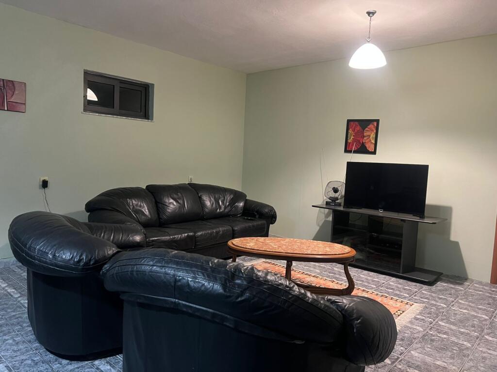 🏠Perballe Shkolles se Mesme“Sami Frasheri”,Rruga Isa Boletini jepet me qera kati i II-te i nje vile,1+1,i mobiluar.500Euro
