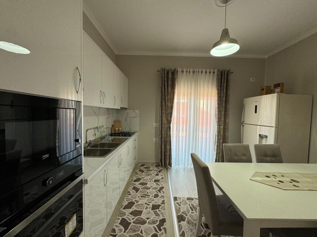 VILAT GJERMANE, JAPIM ME QIRA APARTAMENT 2+1