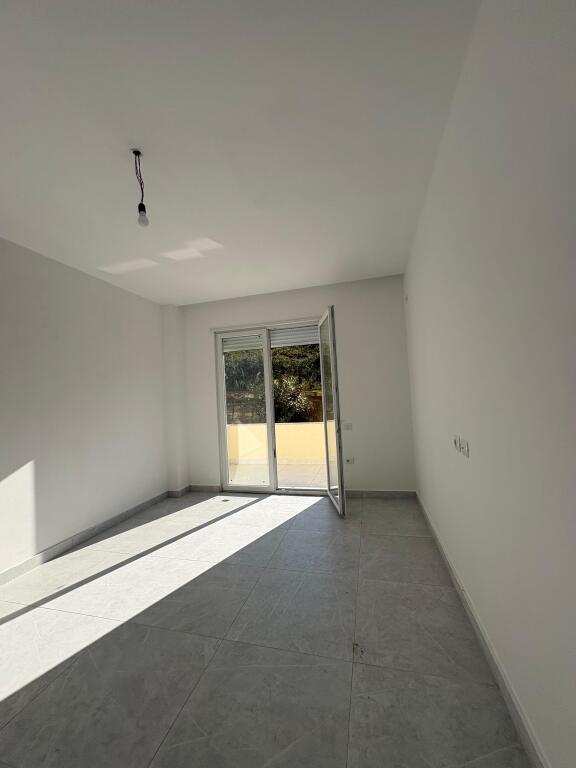 Shiten 3 super apartamente te investuara te shkembi kavajes