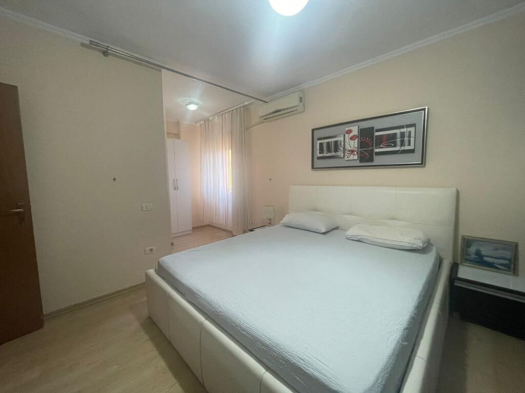 🏢Selvia, Via Isa Boletini, appartamento arredato 2+1 in affitto. 75.000 Leke      