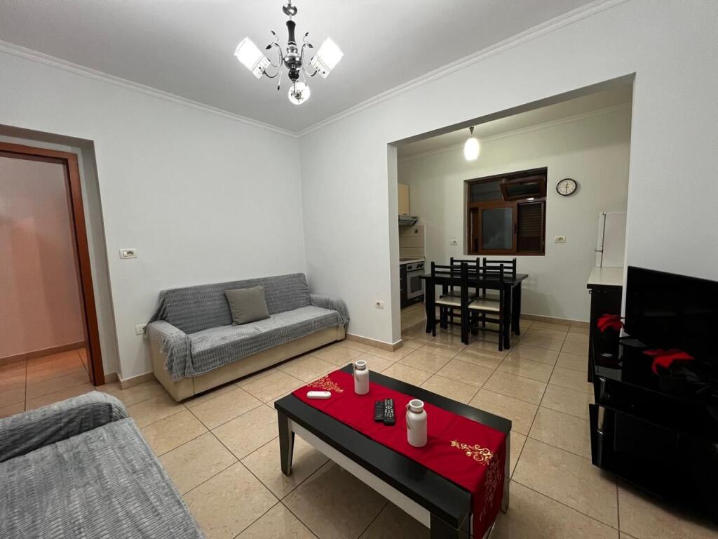 Apartament 1+1 me Qera Afatgjate - Rruga e Dibres, sheshi Medresese Tirane