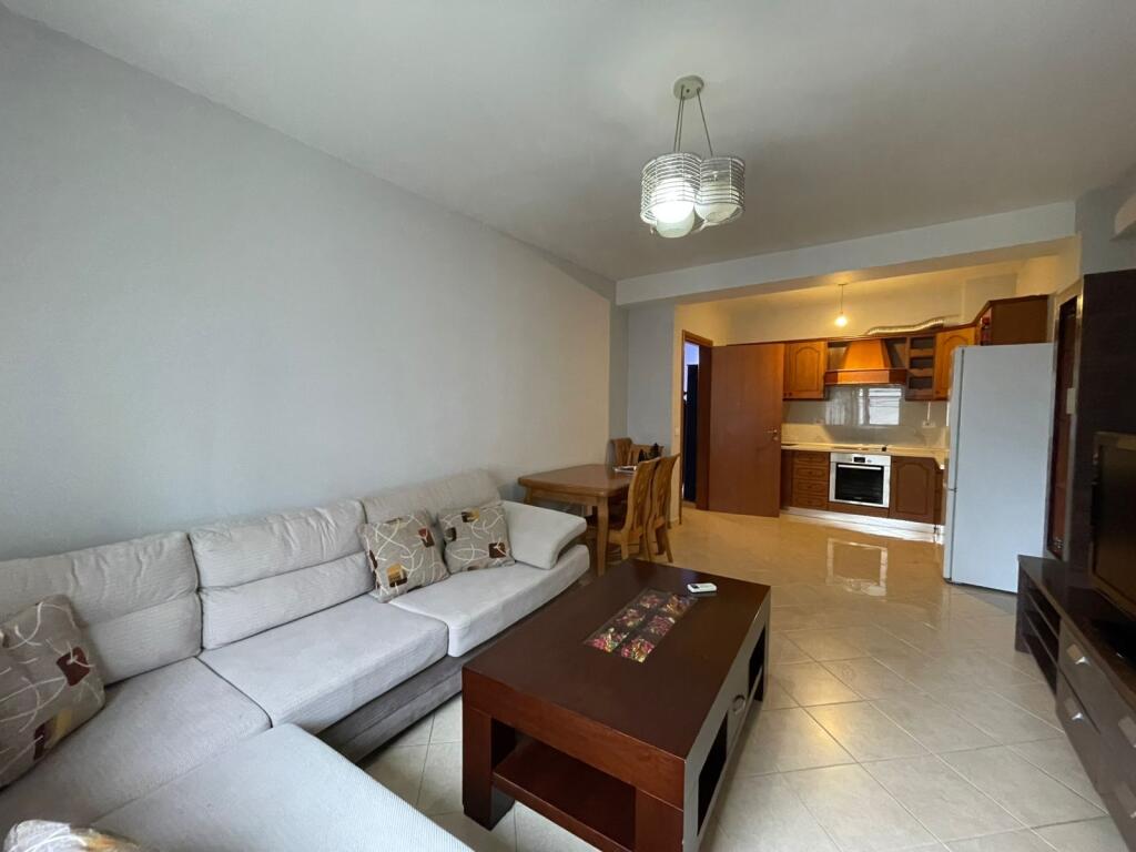 Apartament 2+1 per qera te Komuna E Parisit