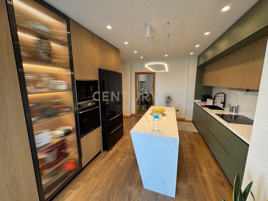 State Super Apartment 3+1+2 + Storage + Veranda – 5 May Area!